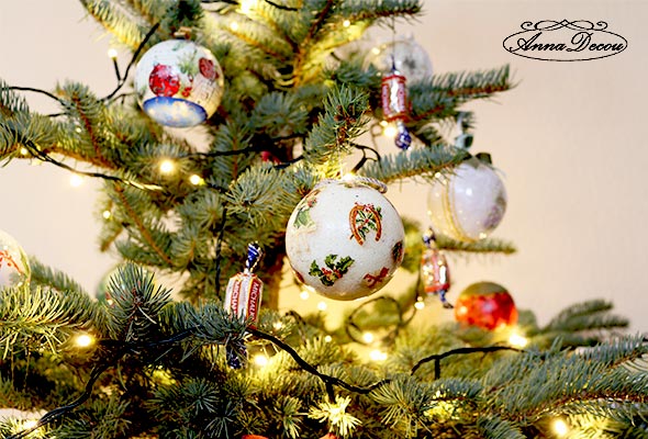 AnnaDecou hand decorated Xmas ornaments, handarbeitet Weinachtsschmuck.